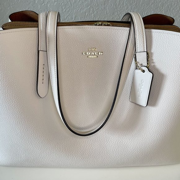 Coach Charlie 40 - Picture 1 of 5